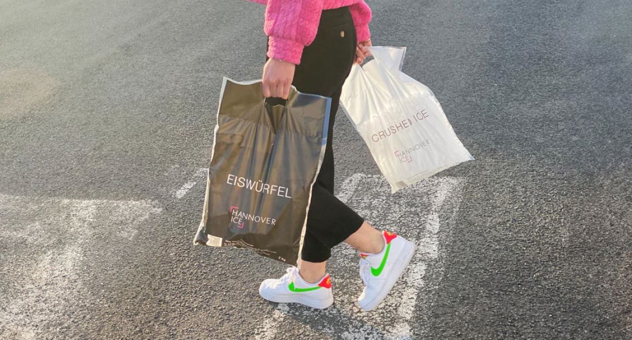 Tüten mit Eiswürfeln aus der Region Hannover